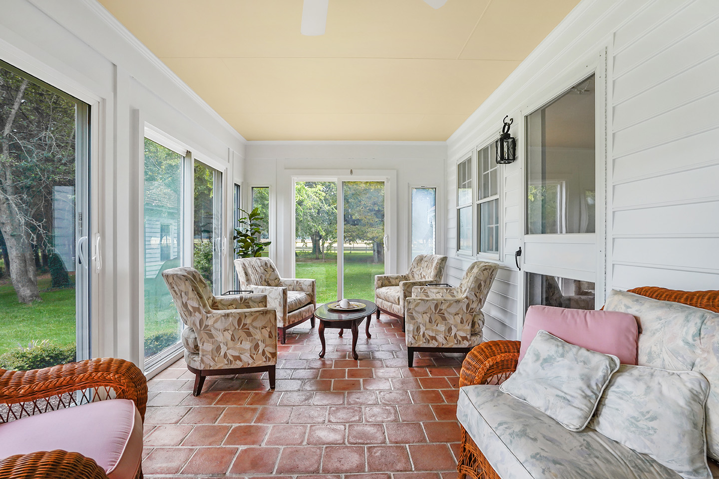 screened porch sitting area